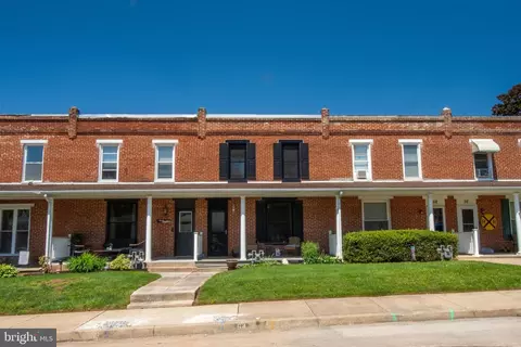 64 S 4th St, Mount Wolf, PA 17347