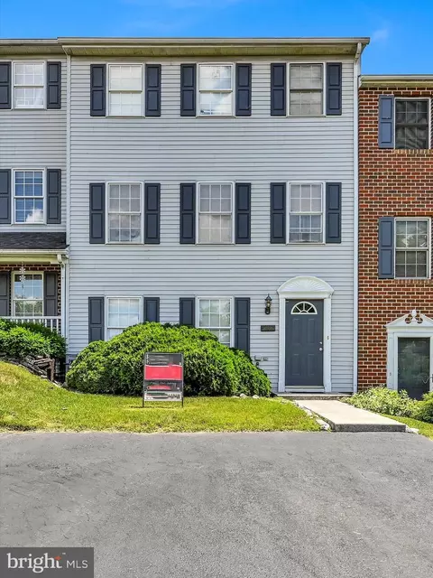278 Point Cir, York, PA 17406