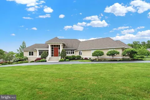 280 Thornhill Dr, Hanover, PA 17331