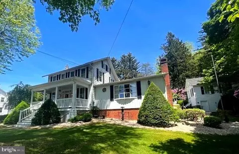22 Main St, Felton, PA 17322