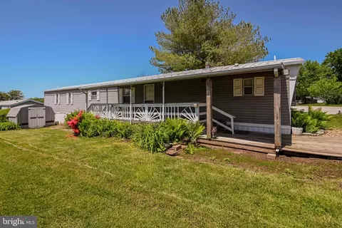 55 Chesapeake Est, Thomasville, PA 17364