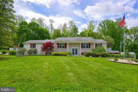 4050 Farm Dr, York, PA 17402