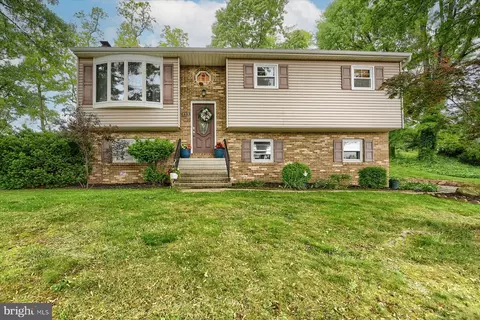 115 Sugar Maple Dr, Etters, PA 17319
