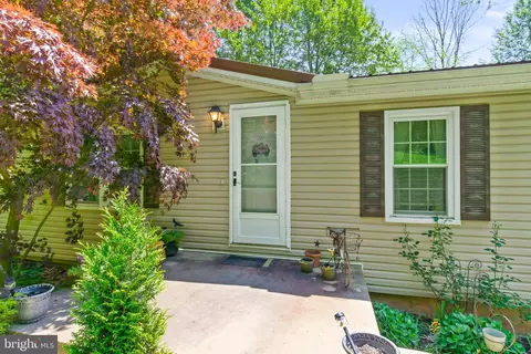 7 Rocky Rd, Red Lion, PA 17356