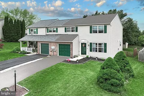 3142 Sunshine Dr, Dover, PA 17315