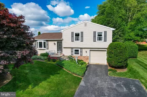 2754 Sierra Dr, York, PA 17402