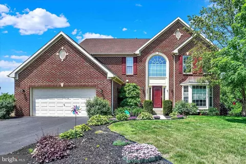 1323 Winterberry Ct, York, PA 17408