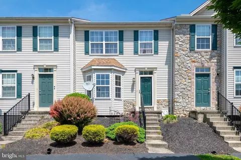 110 E Beaver St, Hellam, PA 17406
