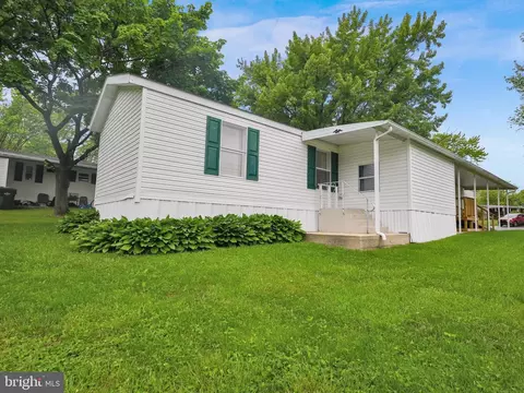 511 Liberty Dr, Mount Wolf, PA 17347