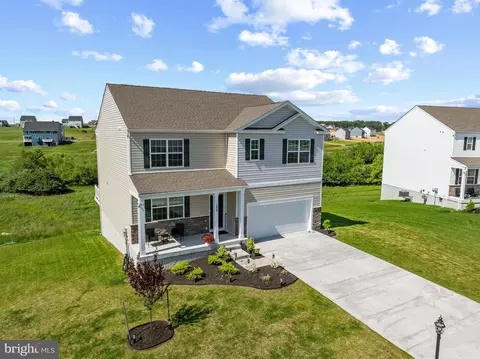 155 Knobby Hook Dr, Hanover, PA 17331