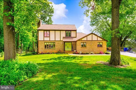 498 Oakwood Rd, New Freedom, PA 17349