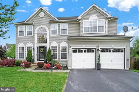 2500 Carriage Ln, Dover, PA 17315