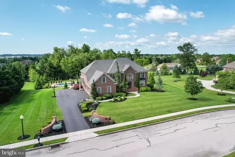 121 Drummond Ln, Hanover, PA 17331