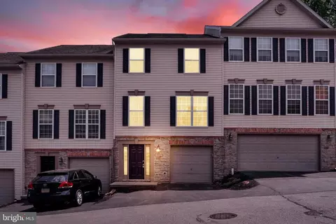 2702 Steeple Chase Dr, York, PA 17402