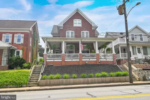 214 S Main St, Red Lion, PA 17356