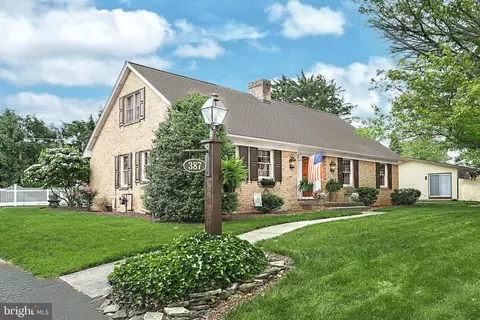 387 Dart Dr, Hanover, PA 17331