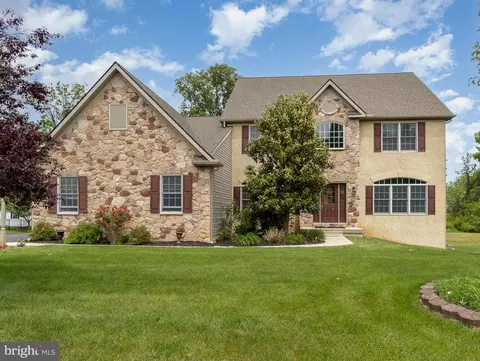 1317 Winterberry Dr, York, PA 17406