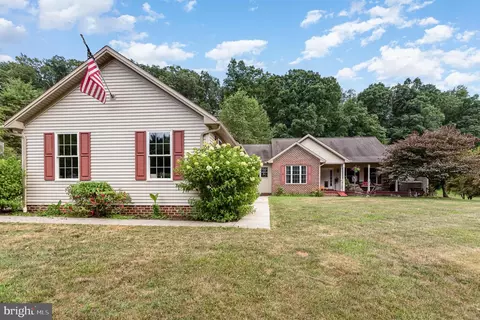 7160 Hershey Rd, Spring Grove, PA 17362