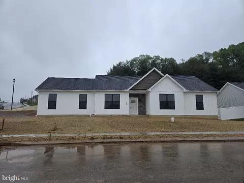 221 Patterson Dr #10, Stewartstown, PA 17363