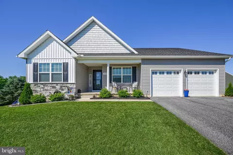 222 Valley View Cir, York, PA 17408