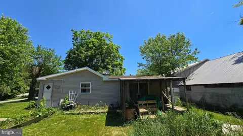 75 Crest Hill Ln, Red Lion, PA 17356