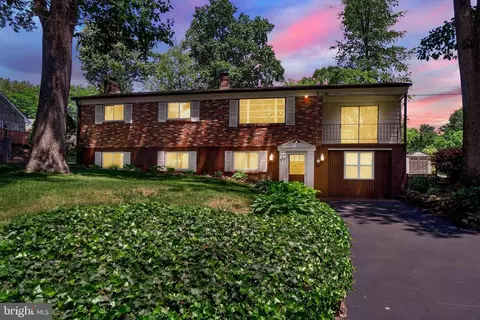 557 Lakeside Dr, New Freedom, PA 17349