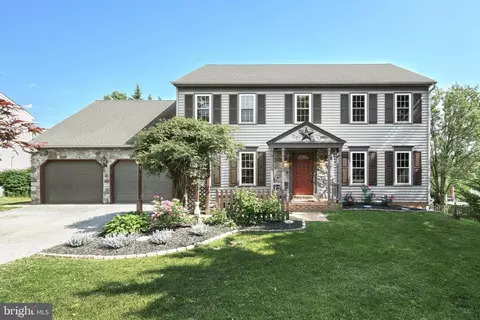 532 El Dorado Dr, Red Lion, PA 17356
