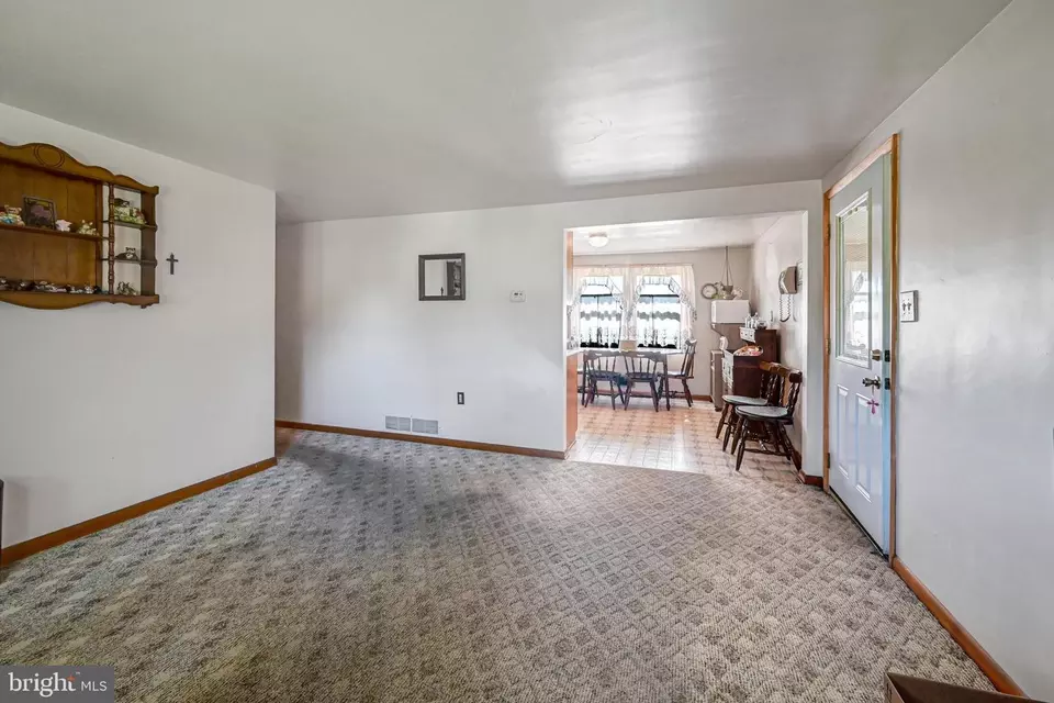 Living - 2067 Stoverstown Rd, Spring Grove, PA 17362 photo 3 of 4