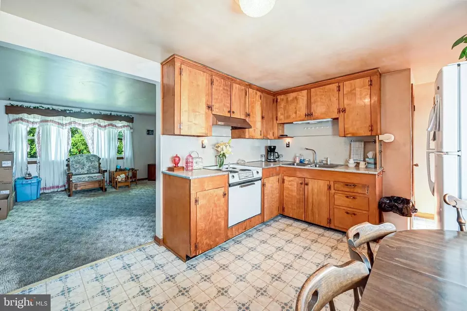 Kitchen - 2067 Stoverstown Rd, Spring Grove, PA 17362 photo 2 of 3
