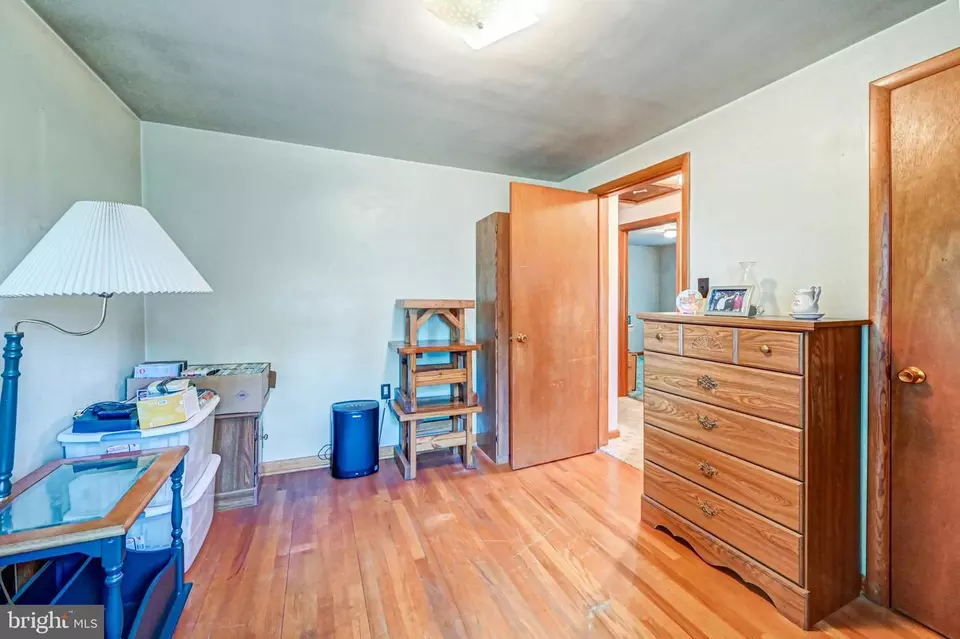 Bedroom - 2067 Stoverstown Rd, Spring Grove, PA 17362 photo 5 of 5