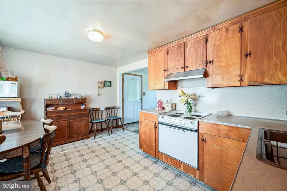 Kitchen - 2067 Stoverstown Rd, Spring Grove, PA 17362 photo 3 of 3