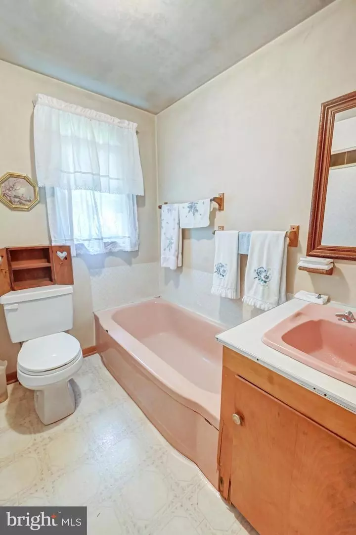 Bath - 2067 Stoverstown Rd, Spring Grove, PA 17362 photo 2 of 2