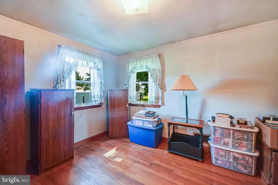 Bedroom - 2067 Stoverstown Rd, Spring Grove, PA 17362 photo 4 of 5