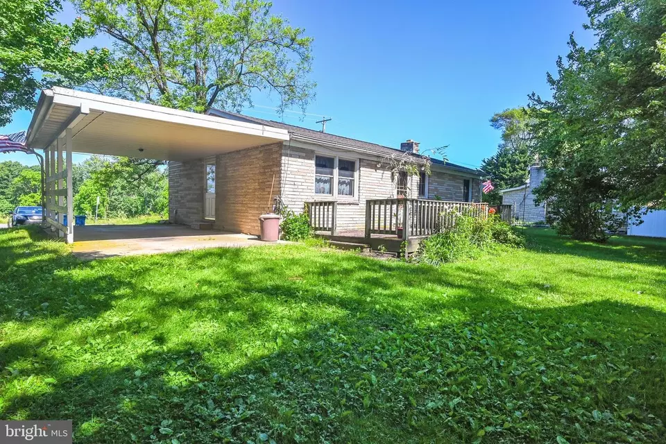 Exterior - 2067 Stoverstown Rd, Spring Grove, PA 17362 photo 2 of 5