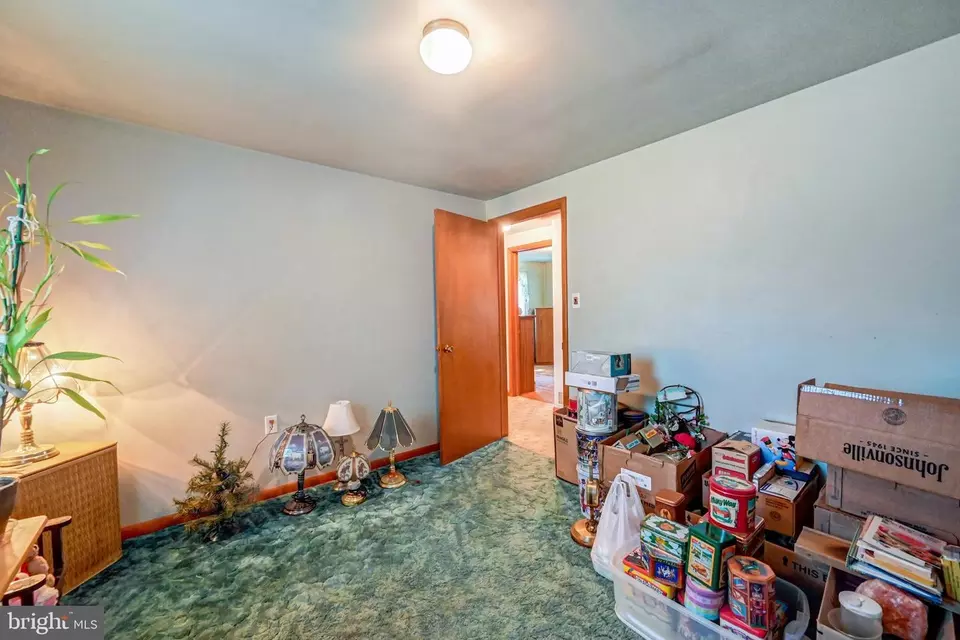 Bedroom - 2067 Stoverstown Rd, Spring Grove, PA 17362 photo 2 of 5