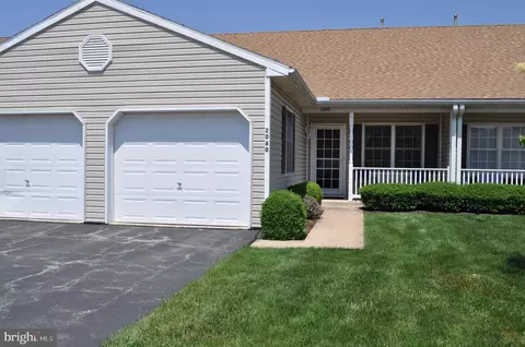 2060 Village E Cir, York, PA 17404