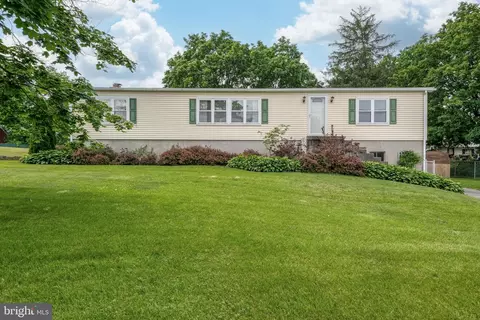 1806 Hilton Ave, Dover, PA 17315