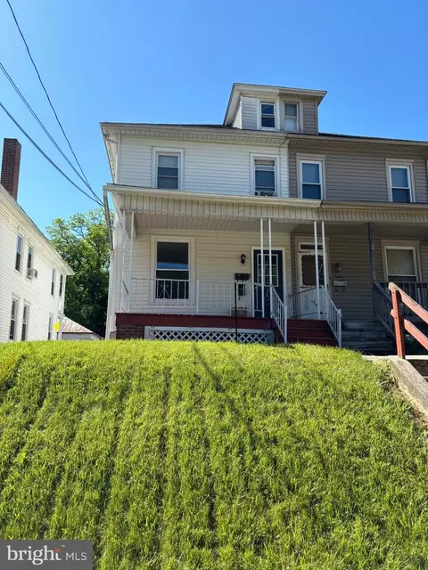 110 E High St, Red Lion, PA 17356