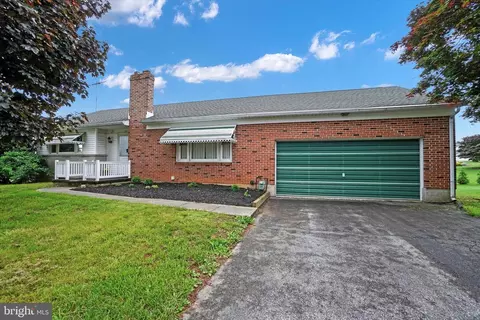 211 N Highland Dr, Shrewsbury, PA 17361