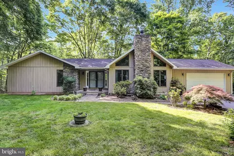 1000 Twin Lakes Rd, Lewisberry, PA 17339