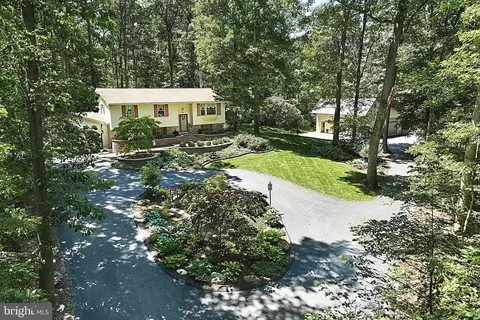 5184 Chestnut Grove Rd, Spring Grove, PA 17362