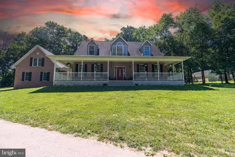 135 Dale Dr, Fawn Grove, PA 17321