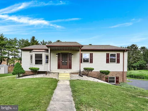 3975 Stony Brook Dr, York, PA 17402