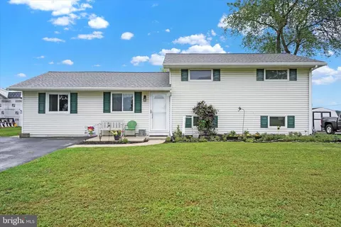 3151 Lark Dr, York, PA 17404