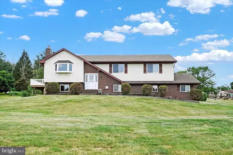 8076 Hickory Rd, Stewartstown, PA 17363