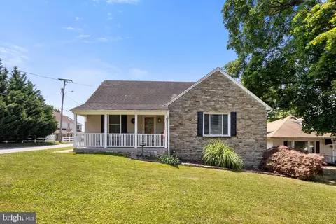 2 S Pleasant Ave, Jacobus, PA 17407