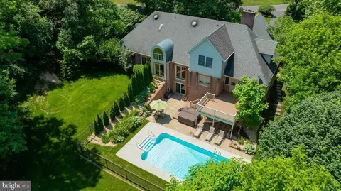 1231 Woodland Rd, York, PA 17403