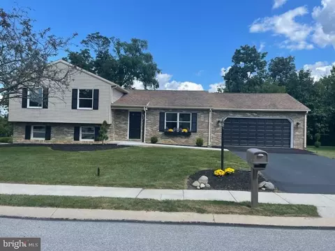 57 Brewster St, Hanover, PA 17331