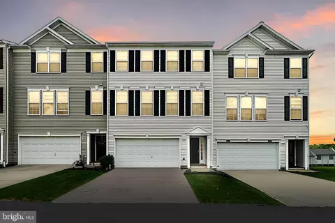 2228 Golden Eagle Dr #106, York, PA 17408