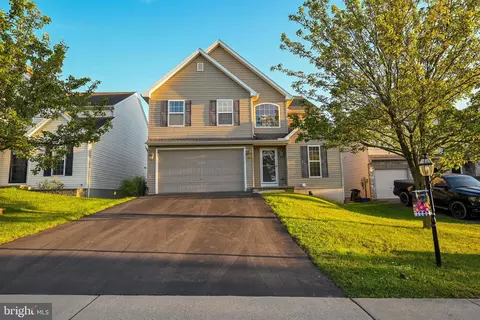 540 Thomas Armor Dr, Windsor, PA 17366
